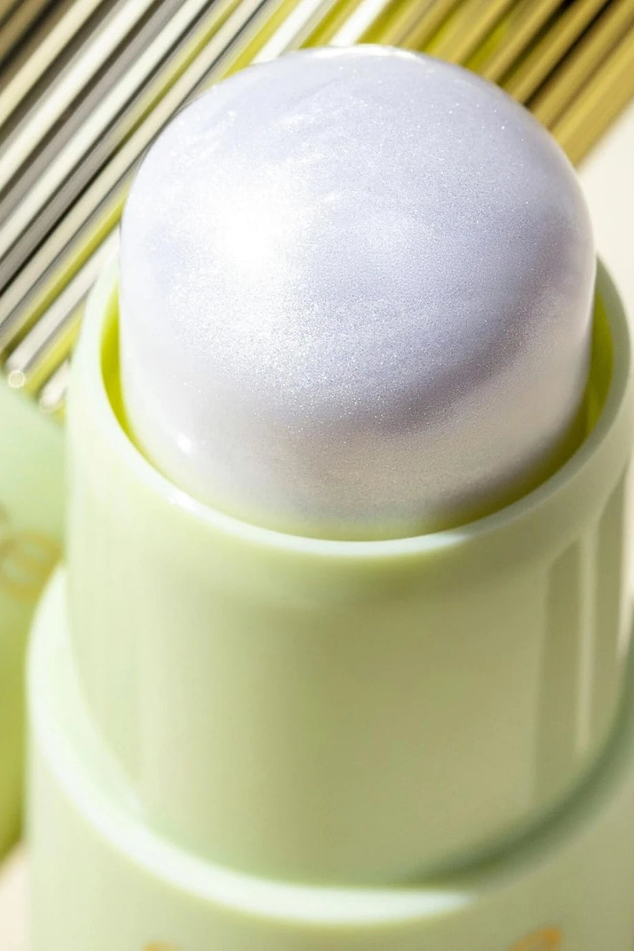 Pistachio Cream Delight Aydınlatıcı Krem Stick 5,3 g