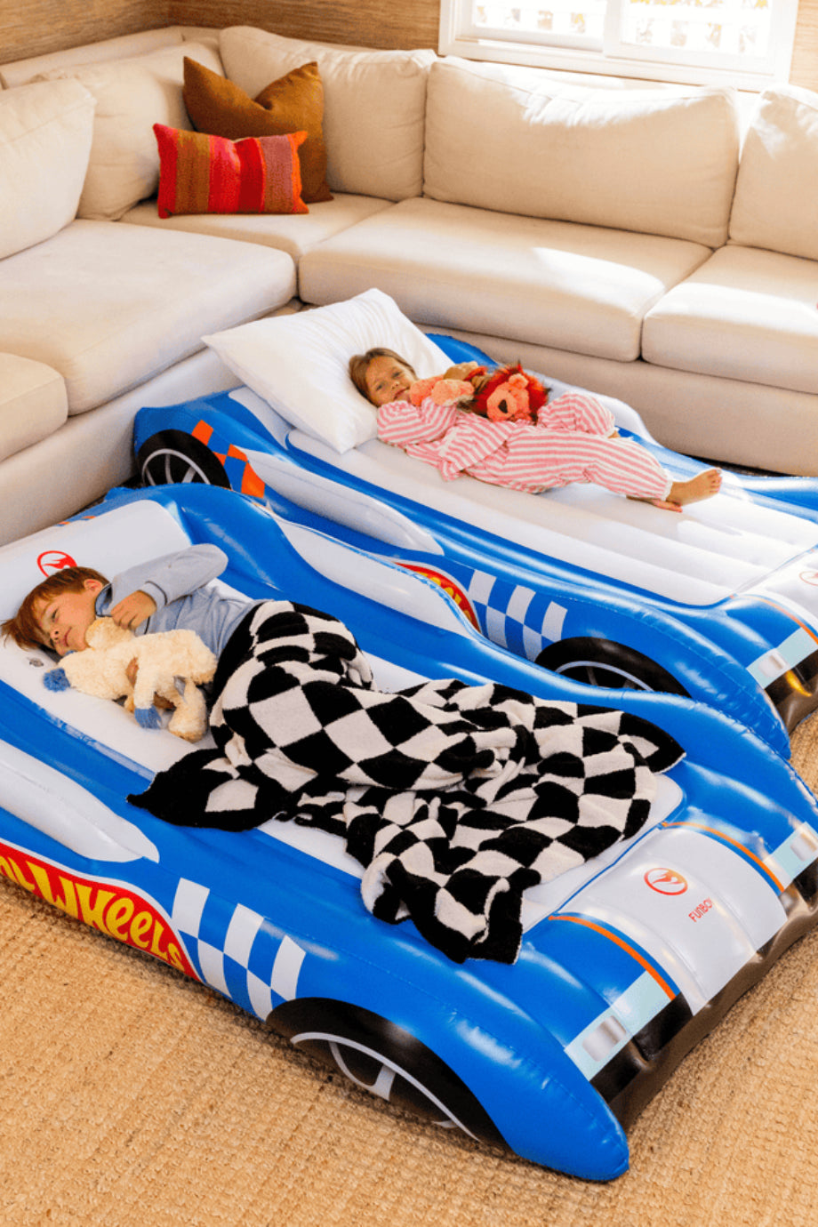 Hot Wheels Şişme Çocuk Yatağı