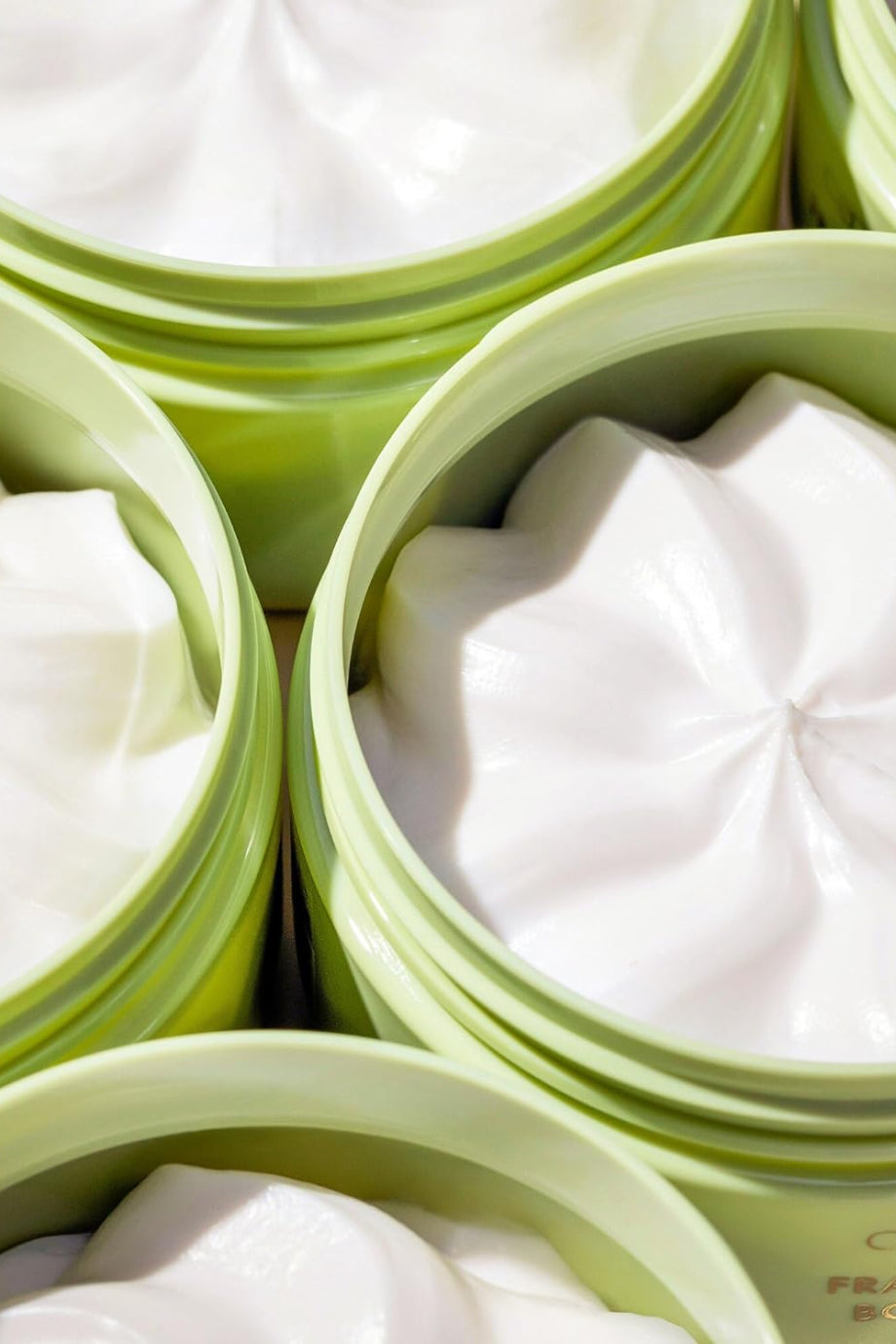Pistachio Cream Delight Fragranced Nemlendirici Işıltı Veren Bakım Kremi 200 ml