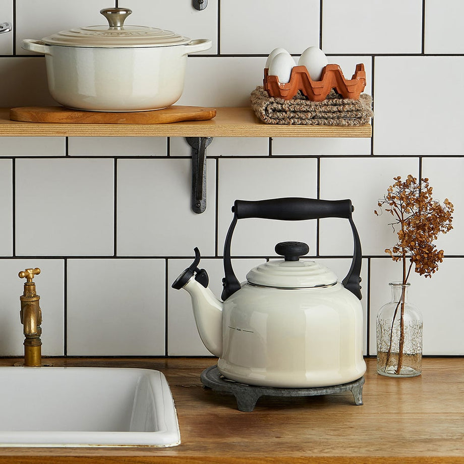 Geleneksel Tasarımlı Su Isıtıcısı, 2.1 Litre Kapasite, Emaye Karbon Çelik