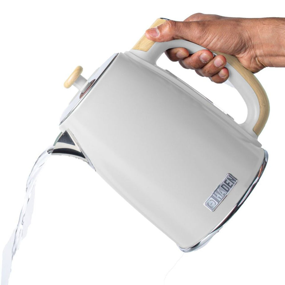 1.7L Beyaz Su Isıtıcısı, Şık ve İşlevsel Tasarım