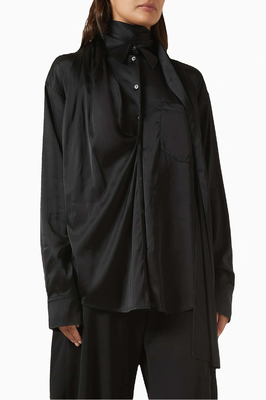 Saten Katmanlı Bluz Butonlu Kapama, Şık Şal Detayı