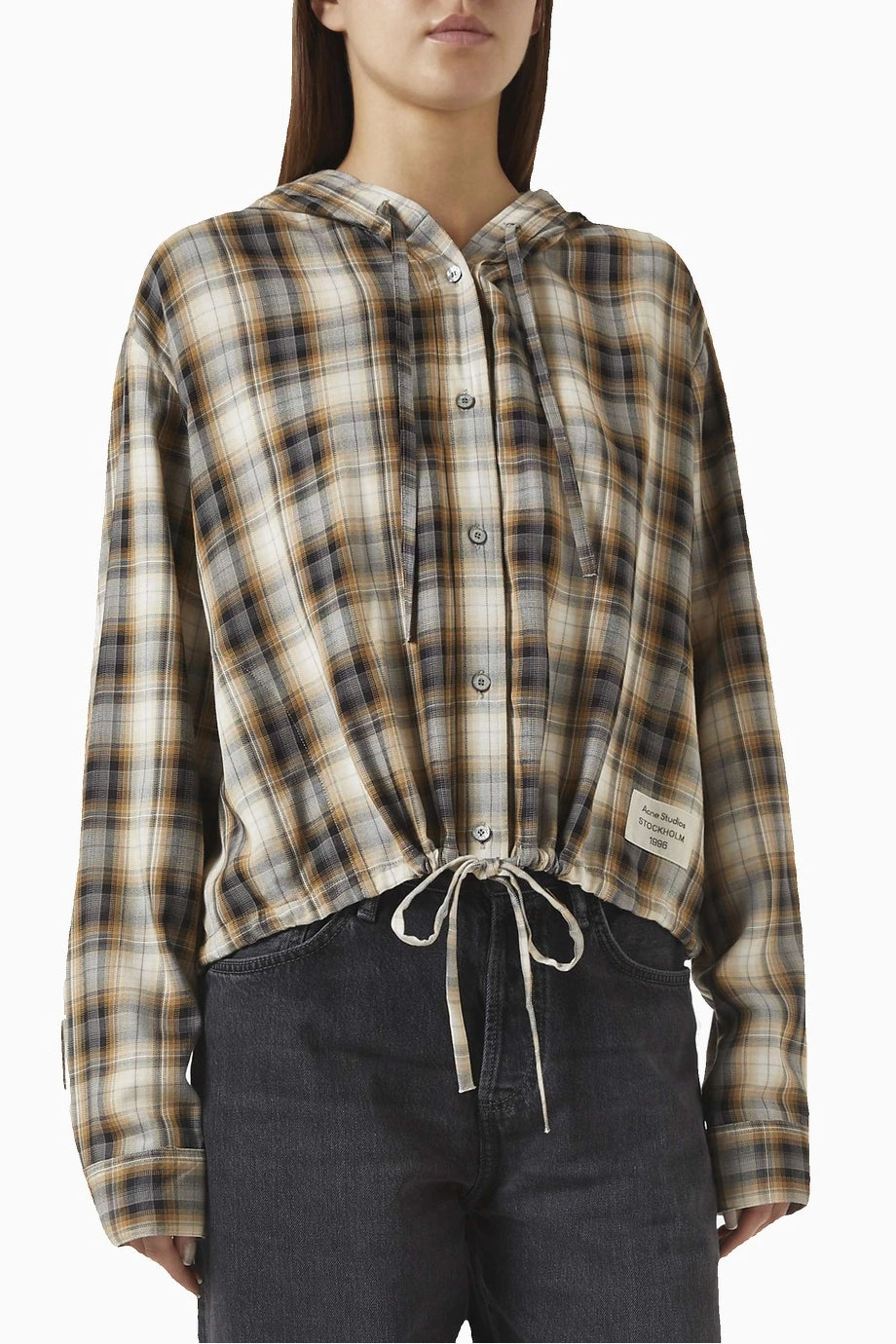 Bej Renkli Kapüşonlu Gömlek Ekstra Cepler ile Rahat Tasarım