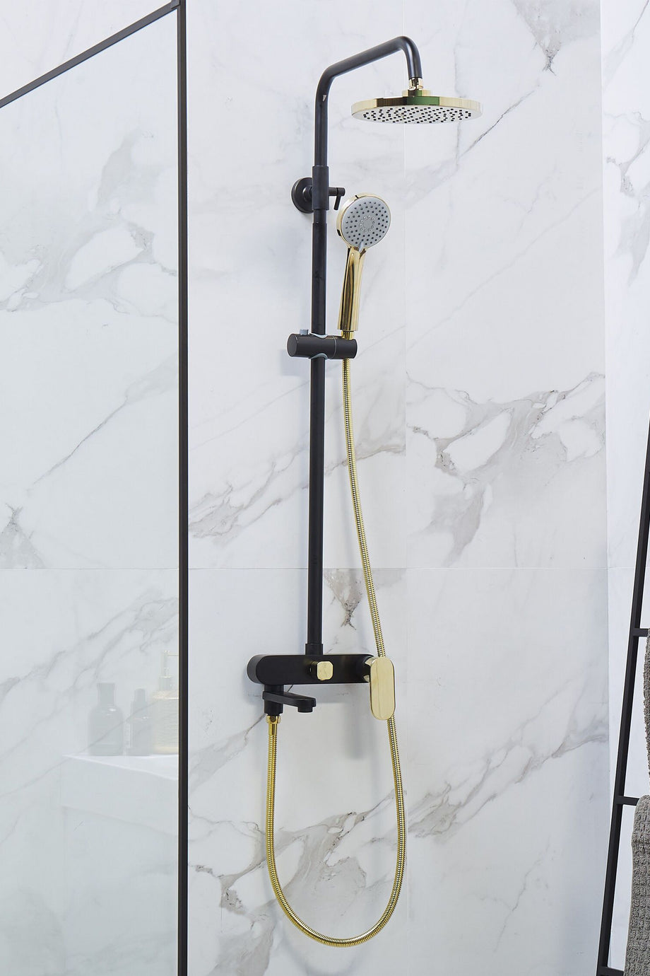 Rainshower'lı Mikser Duş Seti Siyah/Altın – Şıklık, Dayanıklılık ve Fonksiyonelliğin Buluşma Noktası