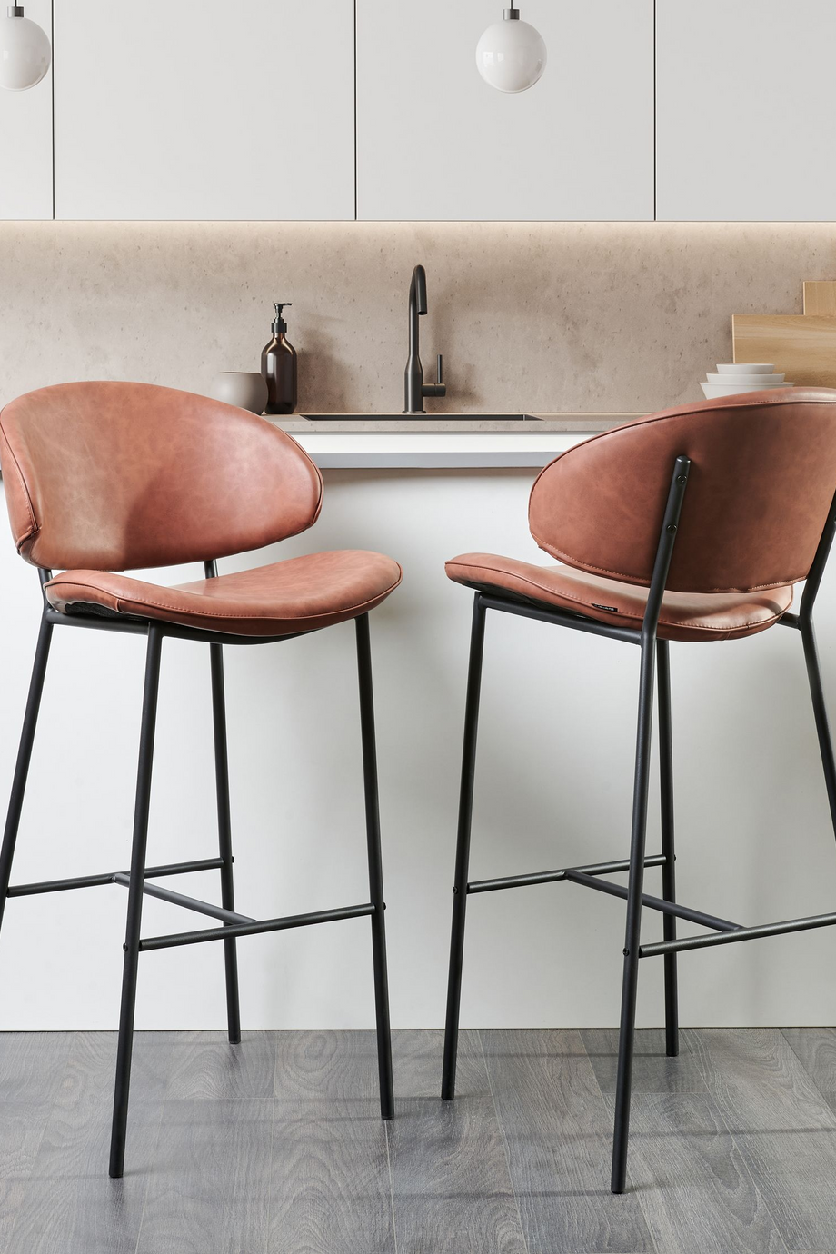 KIANA 2'li Kahverengi Kolluksuz Bar Sandalyesi Seti, Suni Deri, 79 cm Oturum Yüksekliği