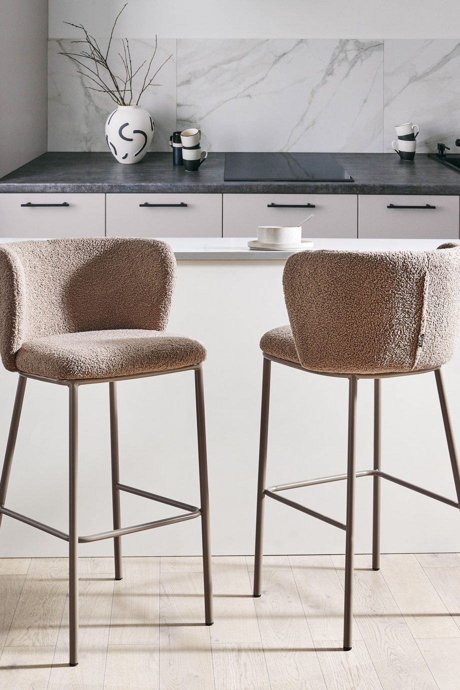 MINA II 2’li Kahverengi Bouclé Kumaş Bar Sandalyesi Seti, Ayaksız, Modern ve Konforlu