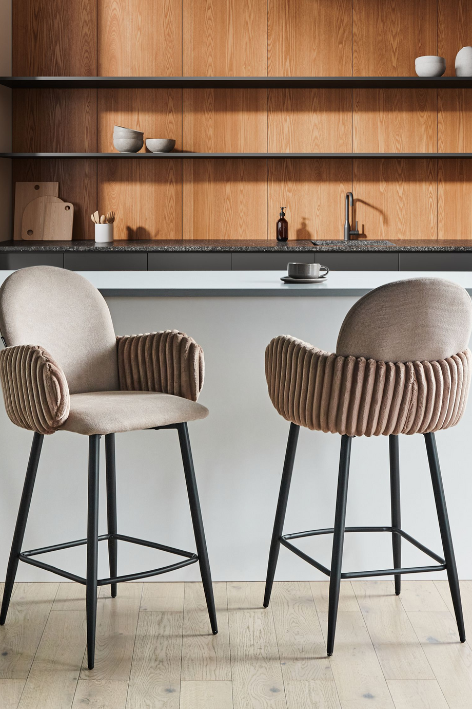 AMITY Taupe Kumaş 2'li Bar Sandalyesi Seti, Retro Stil, 66 cm Oturum, Su İtici Kumaş