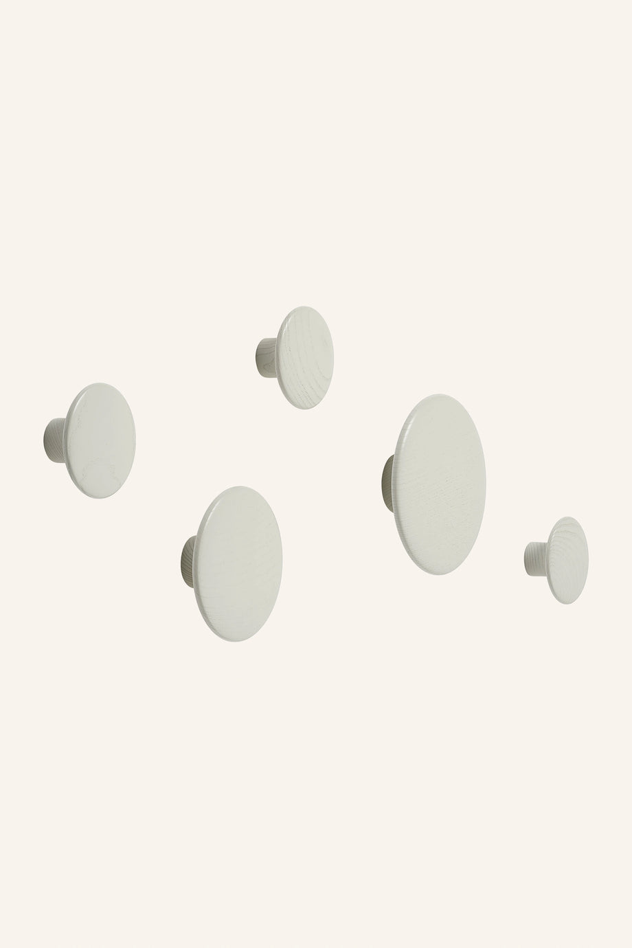 Lars Tornøe Tasarımı 5’li Ahşap Duvar Askısı Seti – Farklı Boyutlarda, Boyalı Yüzey