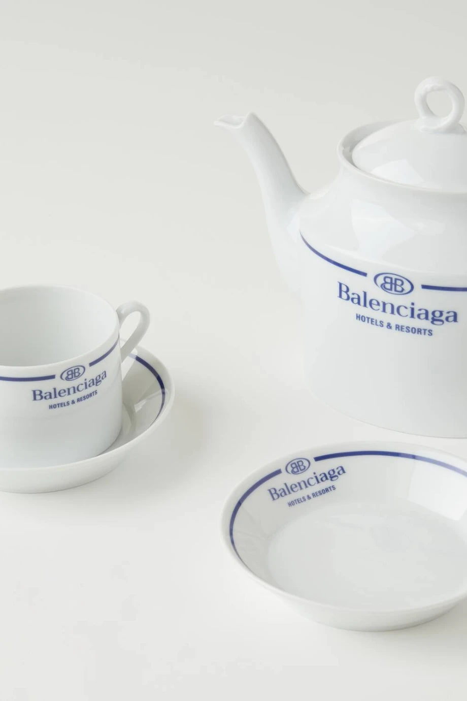 2’li Logo Porselen Çay Fincanı ve Tabağı, Hediyelik Şık ve Lüks Tasarım