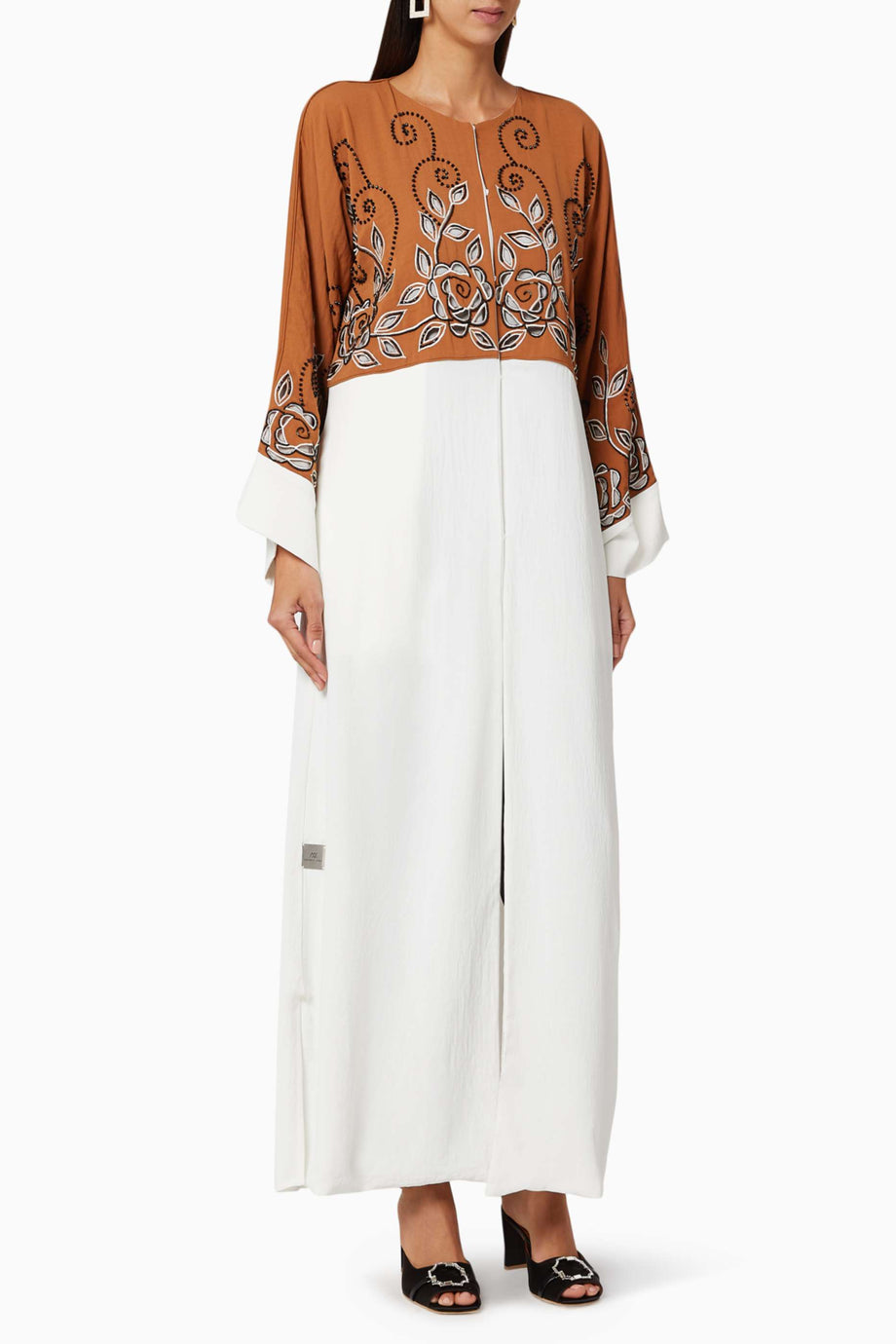 Modern Şıklıkta Boncuk Detaylı Renk Bloklu Abaya ile Zarafeti Yakalayın