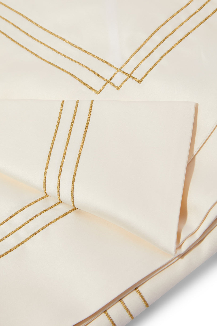 Quadra Yatak Örtüsü Lüks Altın Sınır İşlemeli Mısır Pamuk