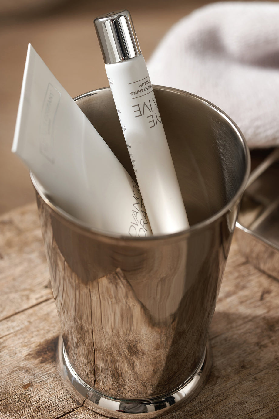 Şık Pirinç Diş Fırçası Tutucu ile Banyonuzda Lüks Dokunuş