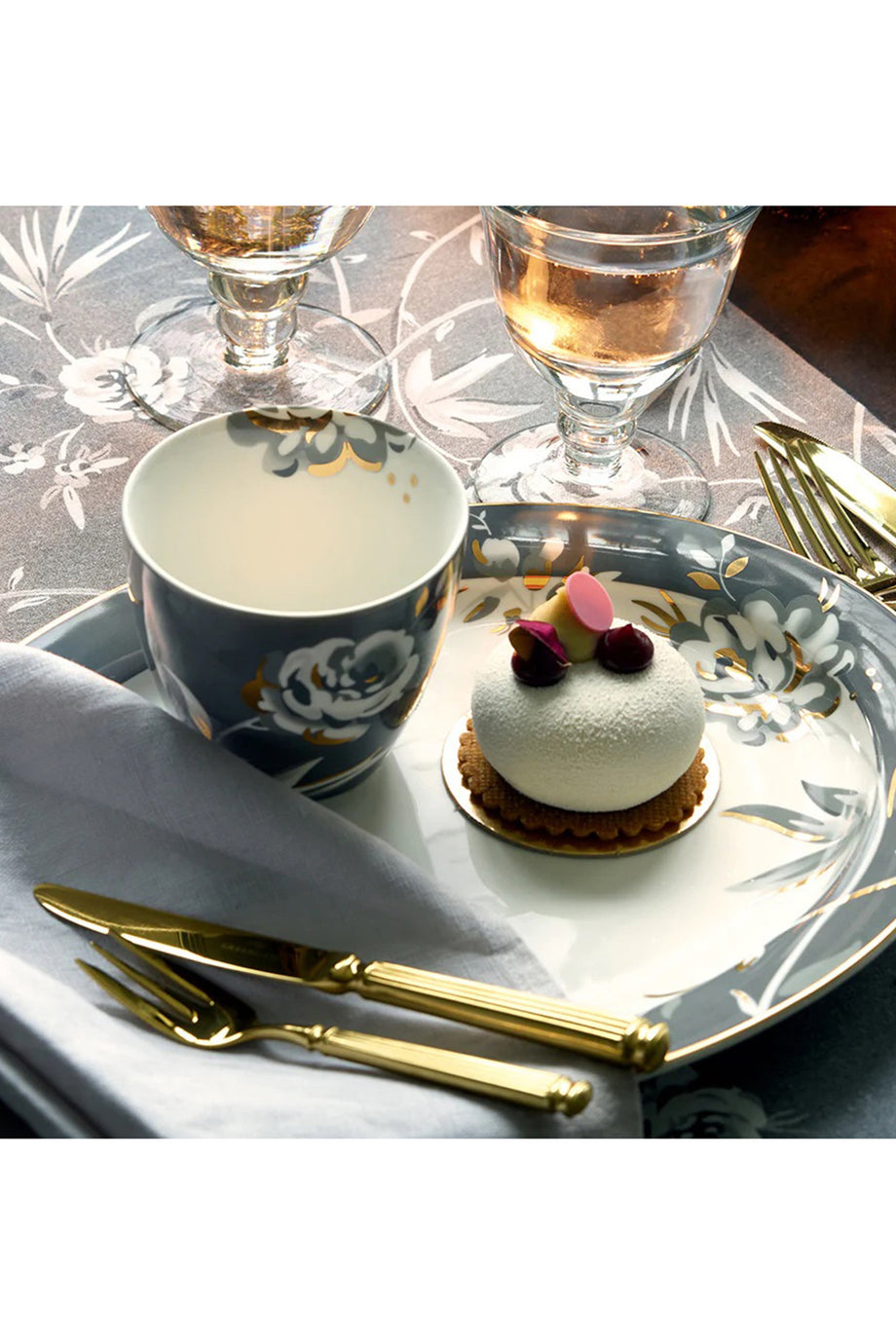 Aslaug Oval Servis Tabağı ile Şıklığı Yansıtın