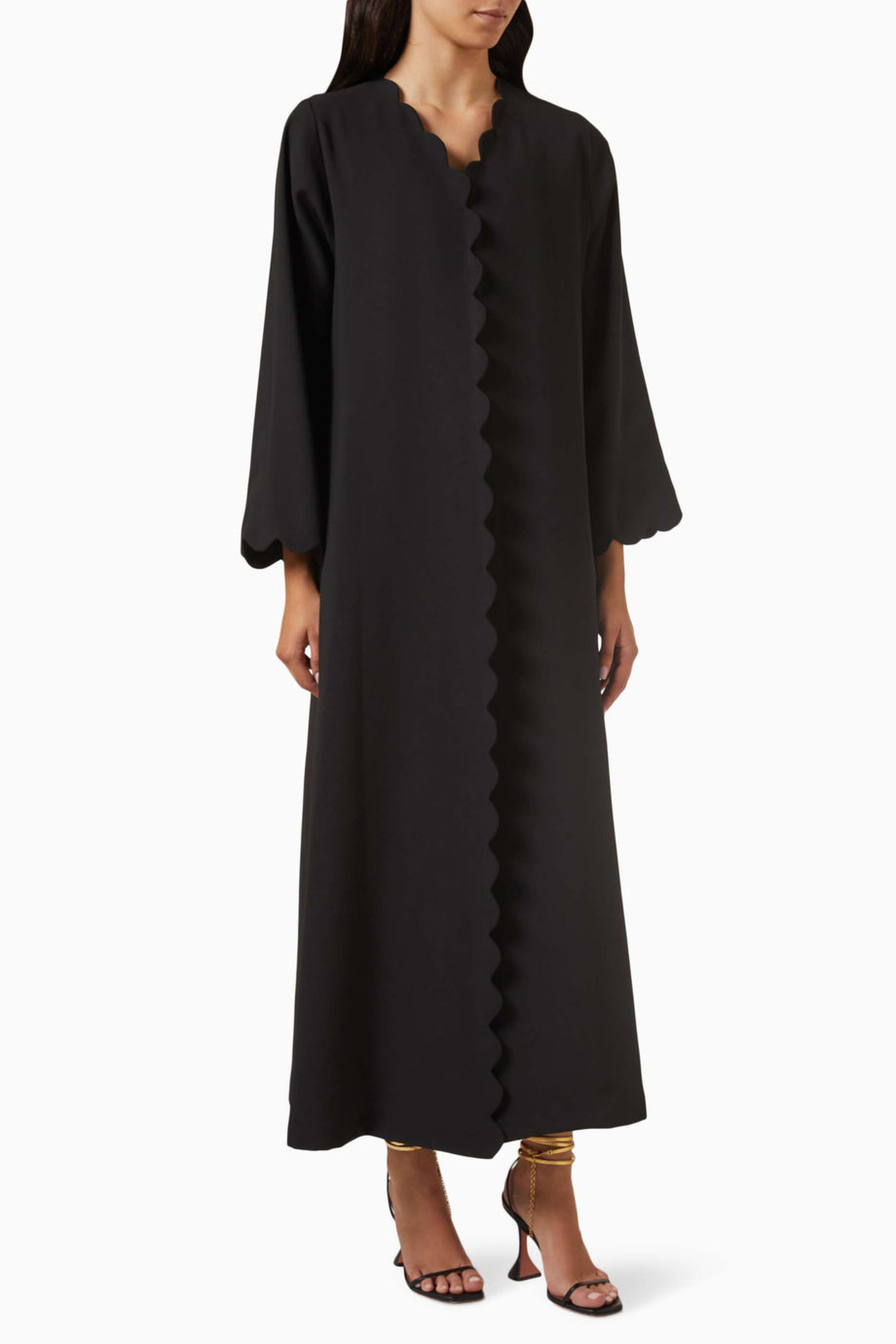 Modern V Yaka Abaya ile Şıklığı ve Modestliği Bir Arada Yaşayın