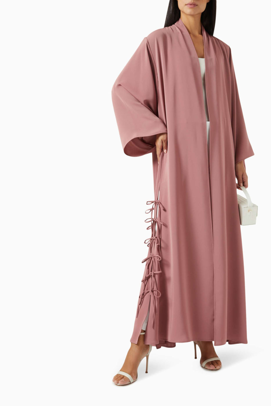 Büyüleyici Detaylarla Tasarlanan Oversize Abaya ile Şıklığınızı Tamamlayın