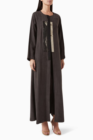 Modern Tasarımlı Kontrast Çizgili Abaya ile Geleneksel ve Yeniliği Birleştirin