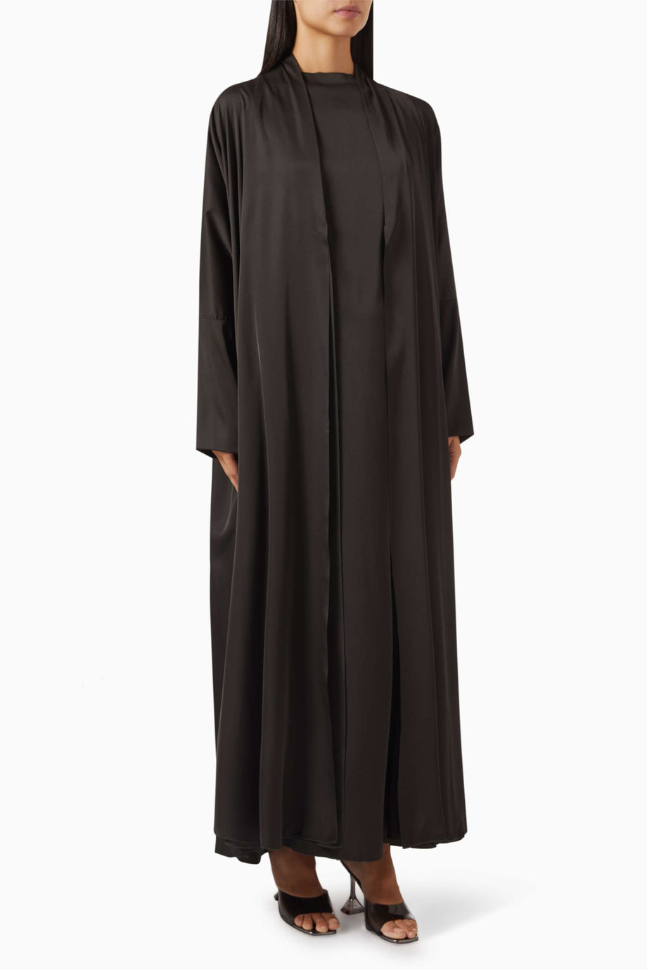 Şıklığı Yansıtan 3 Parça Abaya Seti Modern Moda ve Zarafet İçin İdeal Seçim