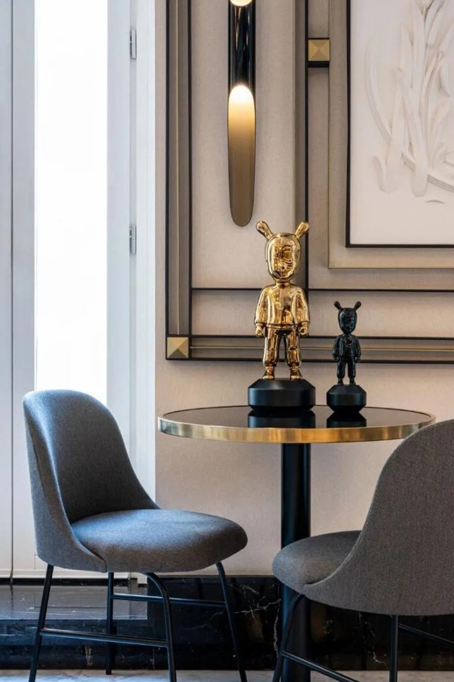 The Golden Guest Altın Renkli İkonik Porselen Heykel