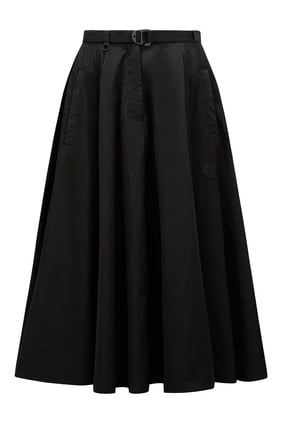 Şıklık ve Zarafet: Moncler Midi Etek