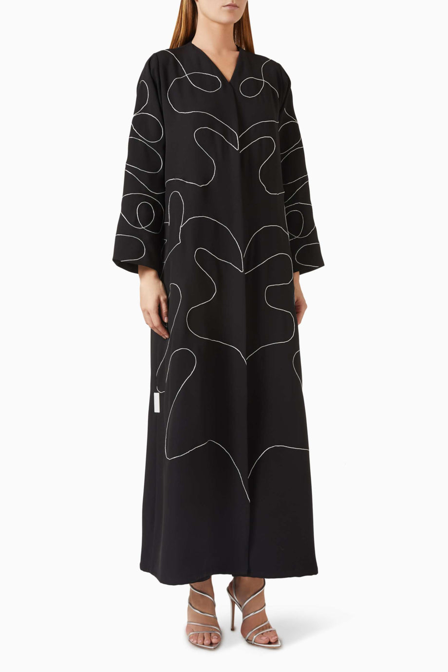 Şık İşlemeli Abaya Rahat Siluet ile Günlük ve Gece Kullanımına Uygun Tasarım