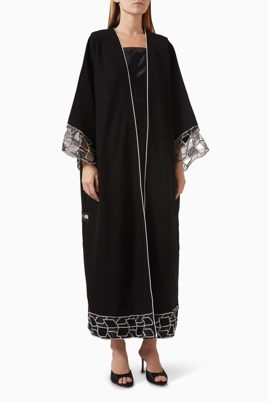 Yüzde 100 Konfor Sağlayan Kristal Detaylı Açık Abaya ve Sheila Modelleri