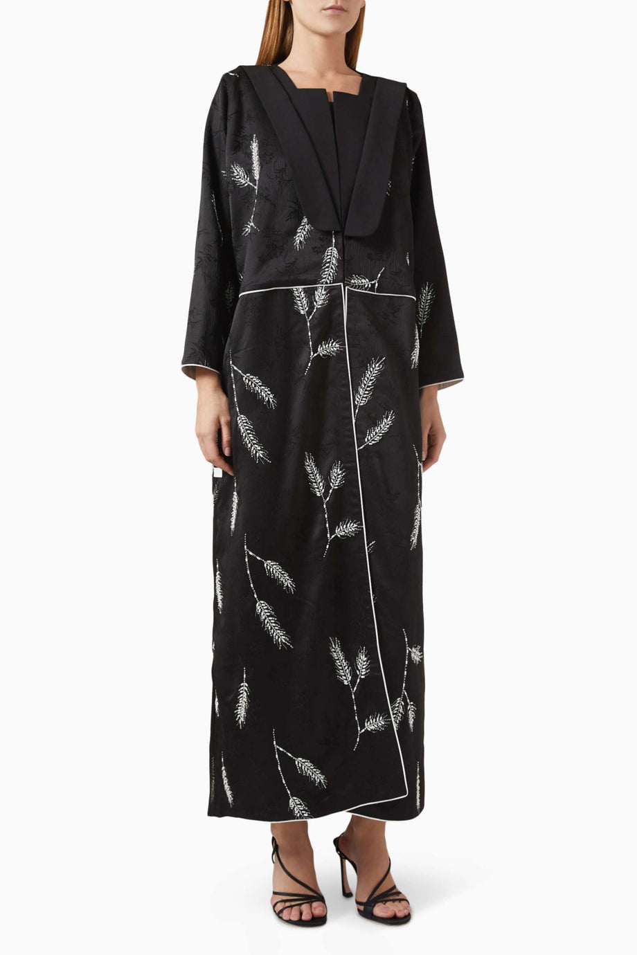 Şık Crystal Aksesuarlarla Donatılmış Relax Abaya Rahat ve Sofistike Tasarım