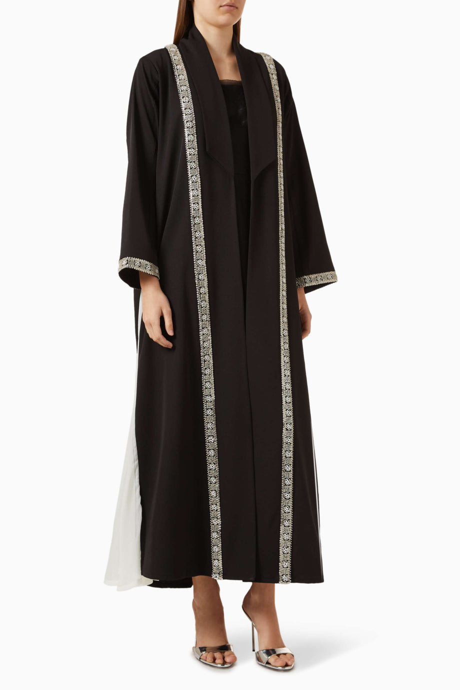 Şık ve Rahat Kristal Detaylı Abaya Açık Ön Tasarım ile Modest Stilde Kullanım Fırsatı