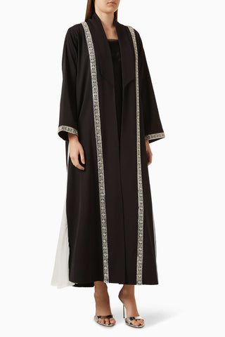 Şık ve Rahat Kristal Detaylı Abaya Açık Ön Tasarım ile Modest Stilde Kullanım Fırsatı