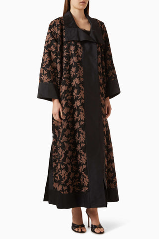 Şifon İşlemeli Abaya Rahat Yapısı ve Açık Ön Tasarımı ile Şık Görünüm Sunuyor