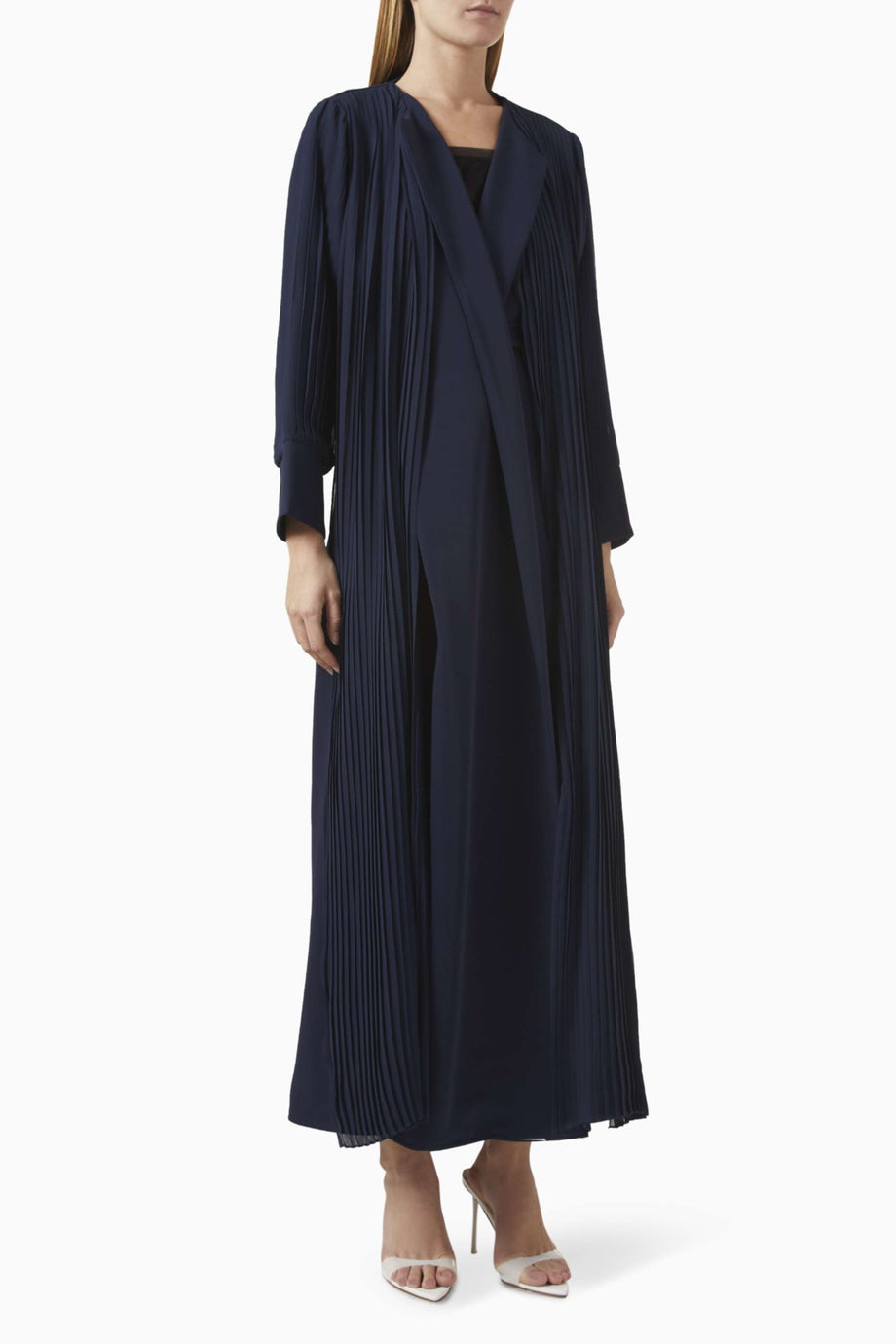 Şık Abaya Modeli Akıcı Plise Panellerle Gün Şıklığını Yakalayın