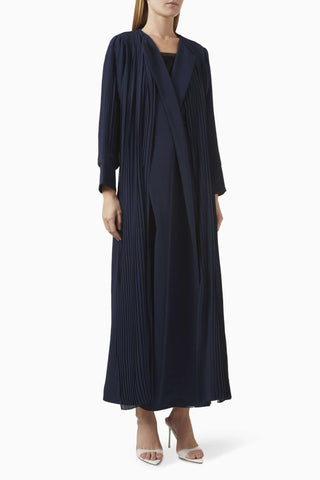 Şık Abaya Modeli Akıcı Plise Panellerle Gün Şıklığını Yakalayın