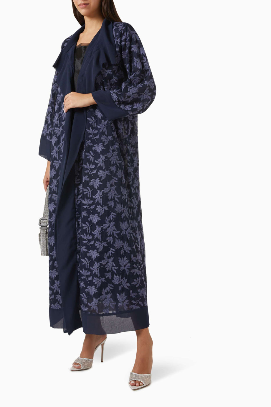 Şıklığı ve Rahatlığı Bir Araya Getiren Dantel Detaylı Chiffon Abaya Modeli
