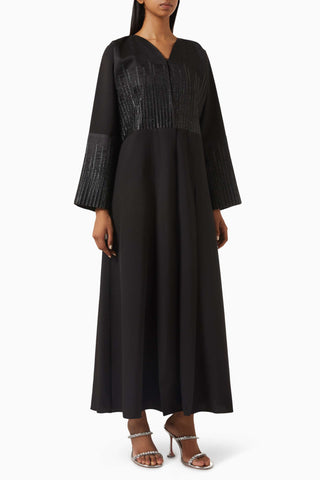 İşlemeli Abaya Rahat Tasarım ve Fonksiyonel Ön Kapatma ile Şıklığı Yakalayın
