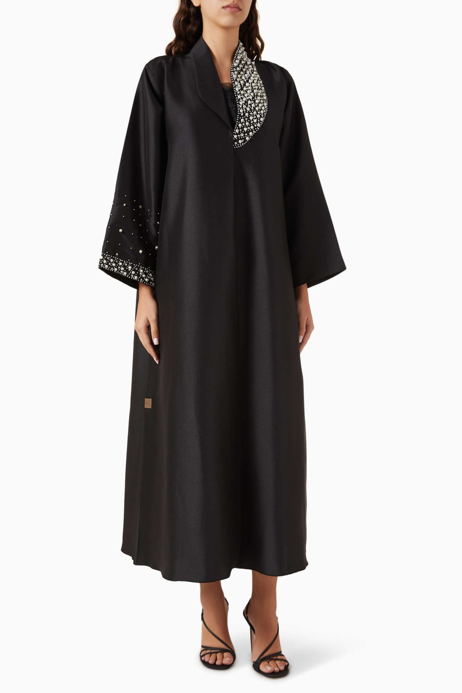 Konforlu ve Şık Pearl Aksesuar Detaylı Abaya Sheila ile Birlikte