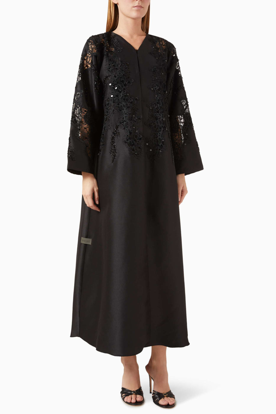 Şık Dantel İşlemeli Abaya Rahat Kullanım İçin İdeal Tasarım ve Fonksiyonellik