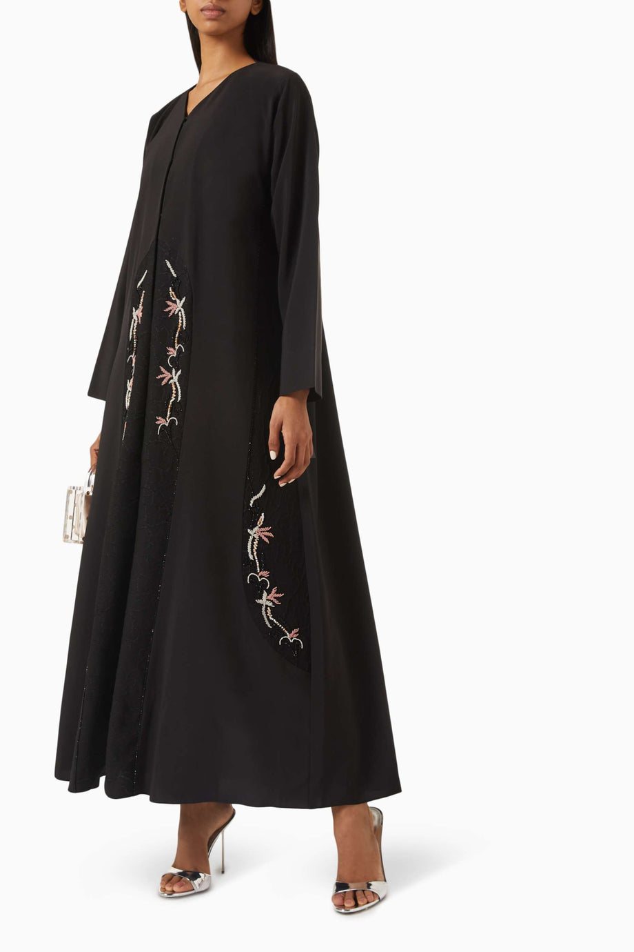 Göz alıcı boncuk detaylı abaya ile şıklığı ve konforu deneyimleyin