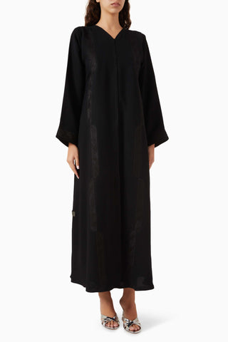 Şık Panel Kesim Nakışlı Abaya ve Sheila ile Rahat ve Şık Stil Seçenekleri