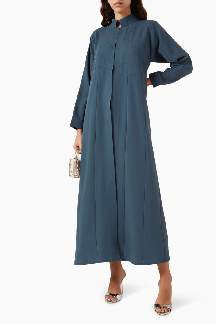 Şık Panel-Cut Abaya ile Konforlu ve Fonksiyonel Şeyla Takımı