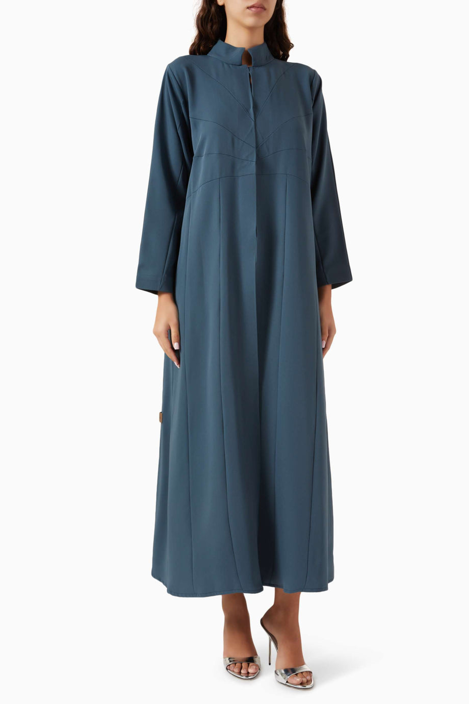 Şık Panel-Cut Abaya ile Konforlu ve Fonksiyonel Şeyla Takımı
