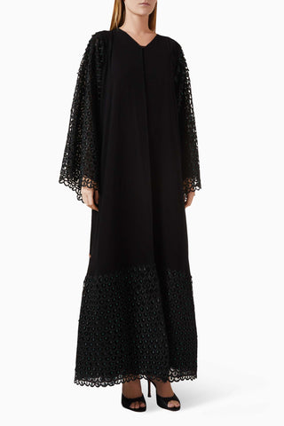 Zarif Dantel İşlemeli Abaya Çift Chiffon Moda Parçası Şık Taş Detaylı ve Ön Düğmeli