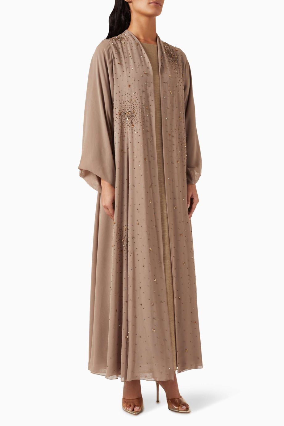 Şık Sequin Süslemeli Abaya Takımı ile Her Ortama Uygun Şıklık ve Rahatlık