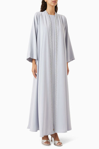 Şık Abaya Takımı İnce İşlemelerle Modern Stil için İdeal Seçim