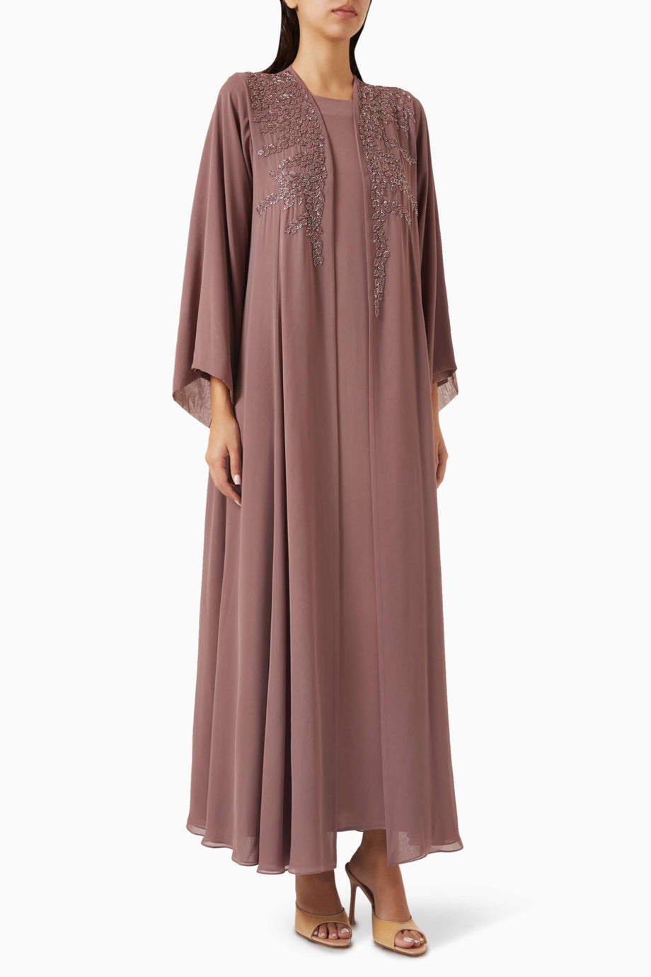 Şık Tam Süslü İki Parça Abaya Seti İçinde Yumuşak Crepe Elbise ile Zarif Tasarım