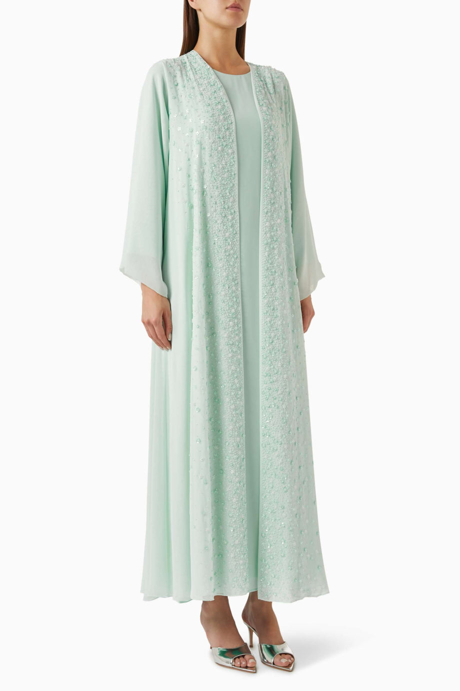Şık Yapılı Boncuklu Abaya Seti Rahat Tasarım ile Farklı Davetlerde Şıklığı Yakalayın