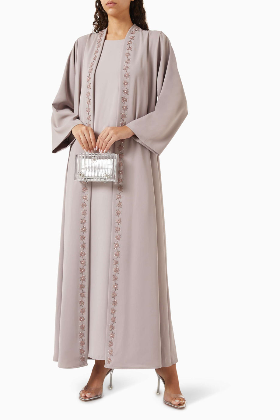 Şık Abaya Seti İçin Yumuşak Crepe Tasarım ve Zarif Detaylar
