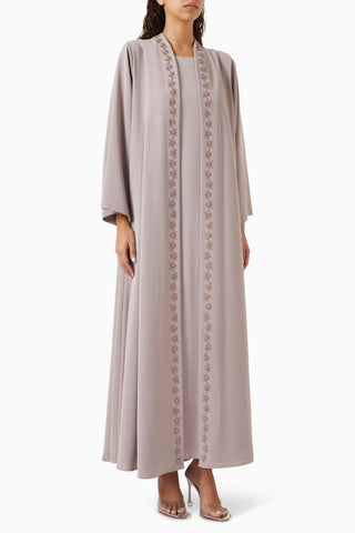 Şık Abaya Seti İçin Yumuşak Crepe Tasarım ve Zarif Detaylar