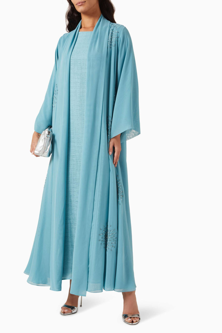 Geleneksel ve moderni birleştiren Abaya Seti ile Günlük Şıklığı Yakalayın