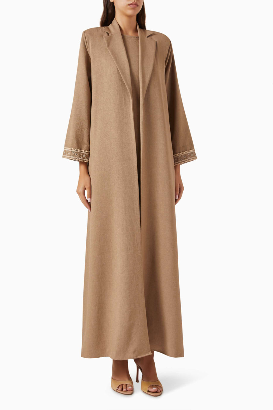 Şık Dört Parça Nakışlı Abaya Seti Konforlu ve Modern Görünüm için İdeal