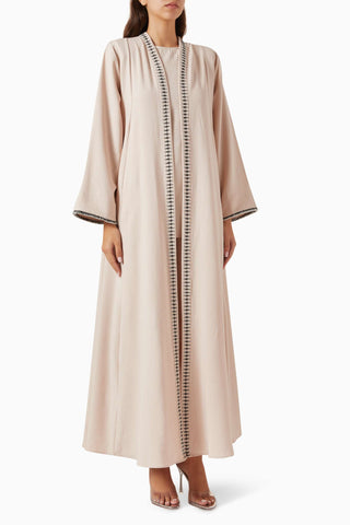Modern Tasarımlı 4 Parça Nakışlı Abaya Seti Konfor ve Şıklığı Bir Arada Sunuyor