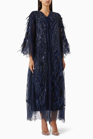 Tül Aksesuarlarla Süslenmiş Kuş Tüyü Abaya ve Koordineli Şeyla Modeli